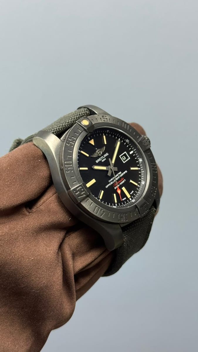 Breitling Avenger Blackbird - View 3
