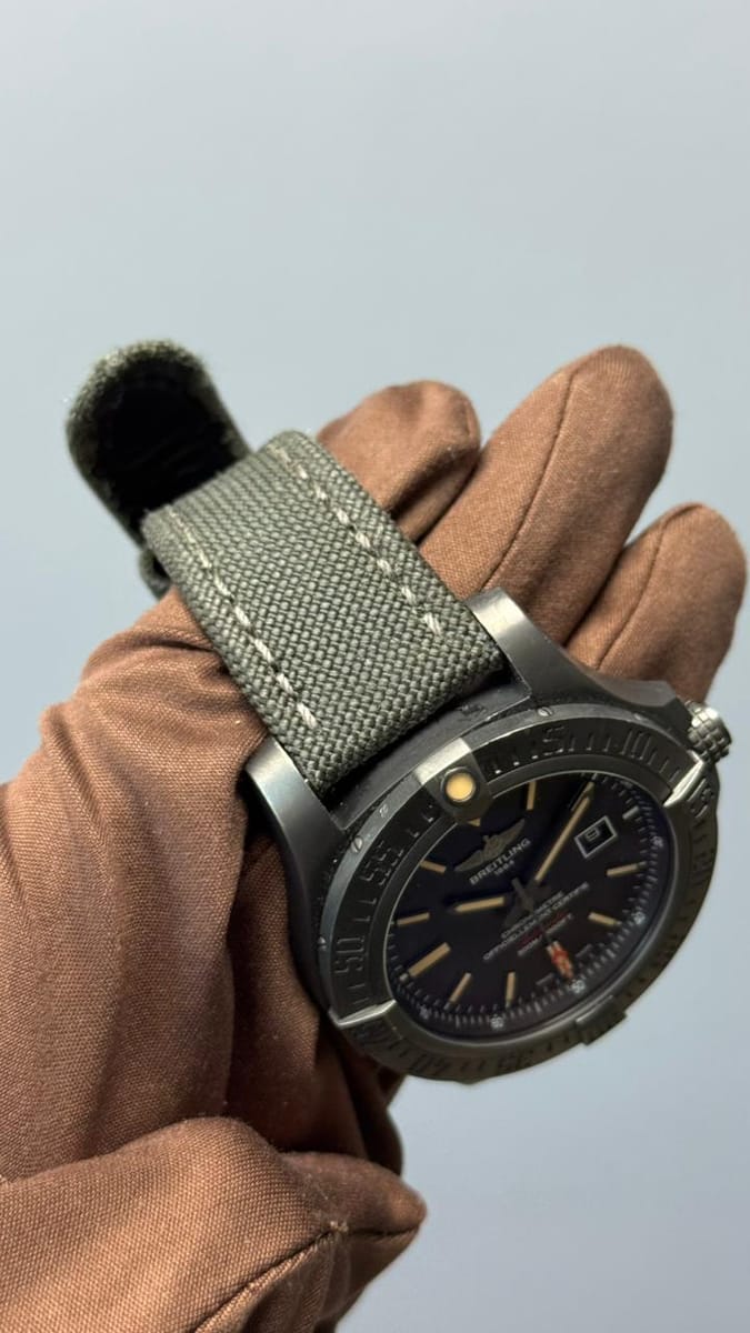 Breitling Avenger Blackbird - View 4